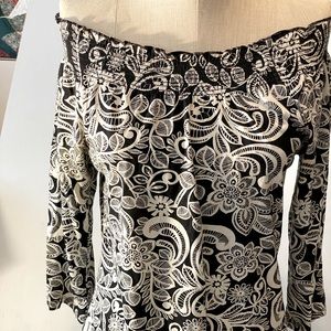 Tommy Hilfiger Off the shoulder top.